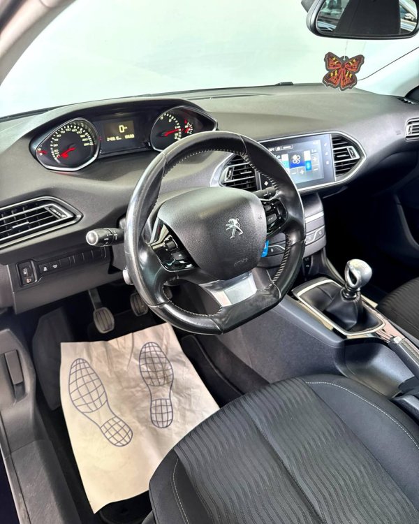 Peugeot 308 T9 - Image 11