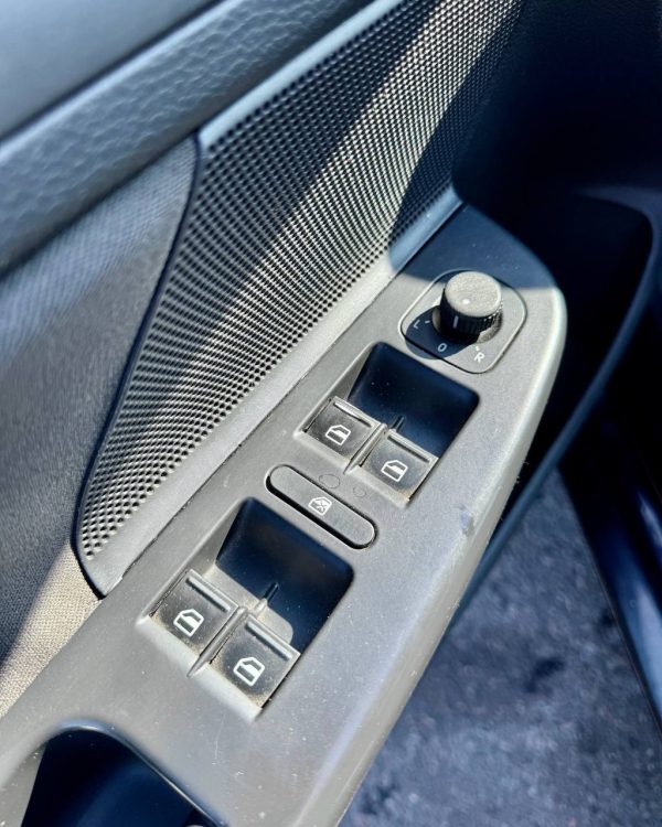 Volkswagen Jetta V - Image 18