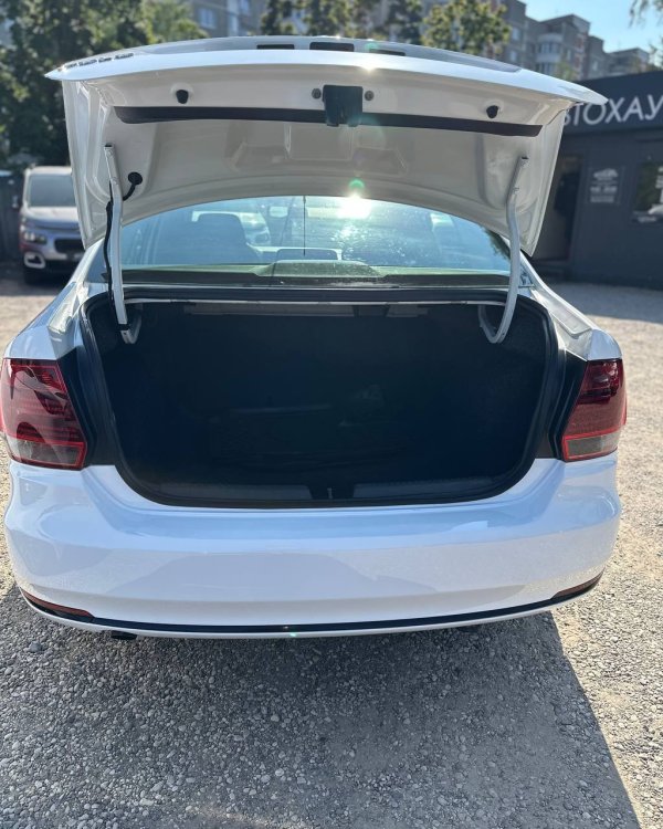 Volkswagen Polo Sedan I · Рестайлинг - Image 11