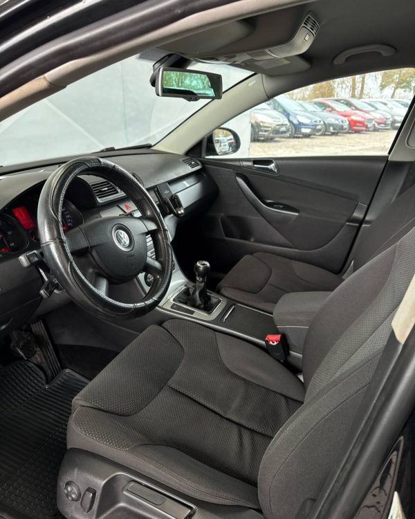 Volkswagen Passat - Image 9