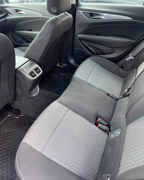Opel Insignia II - Image 11