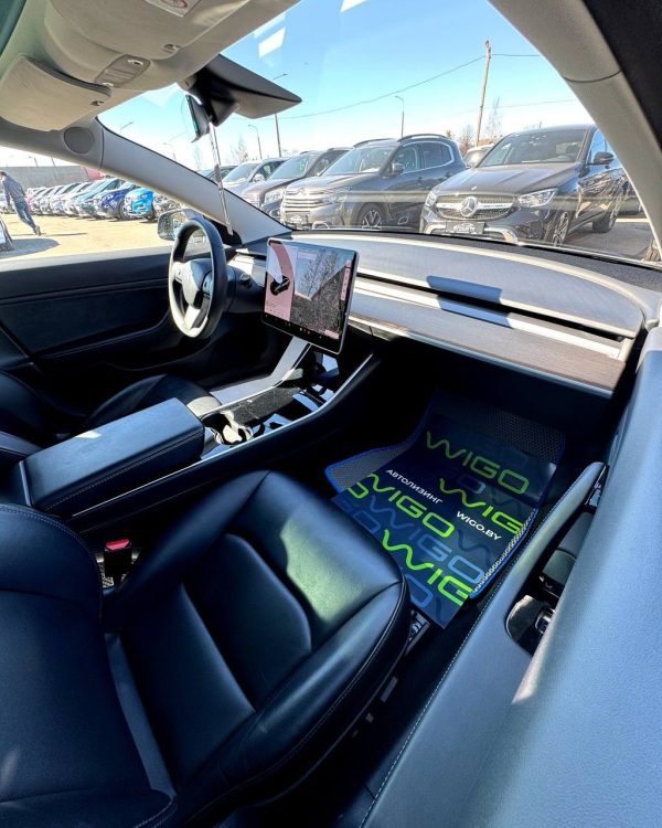 Tesla Model 3 I - Image 11