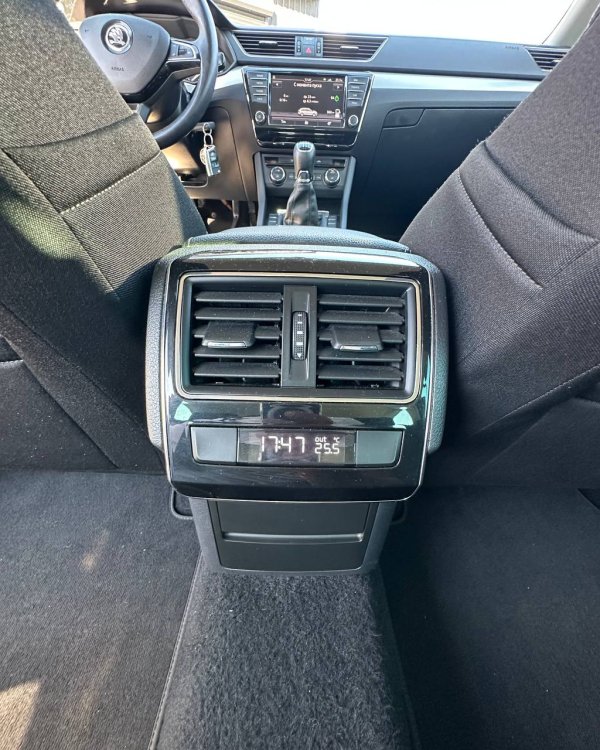 Skoda Superb III - Image 11