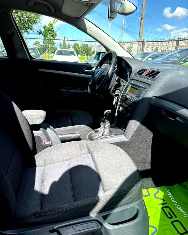 Skoda Octavia II - Image 11