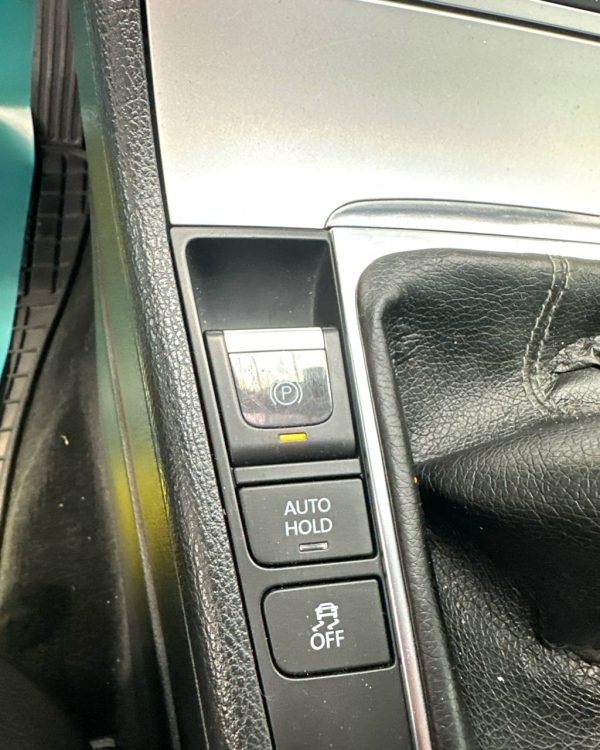 Volkswagen Passat B7 - Image 14