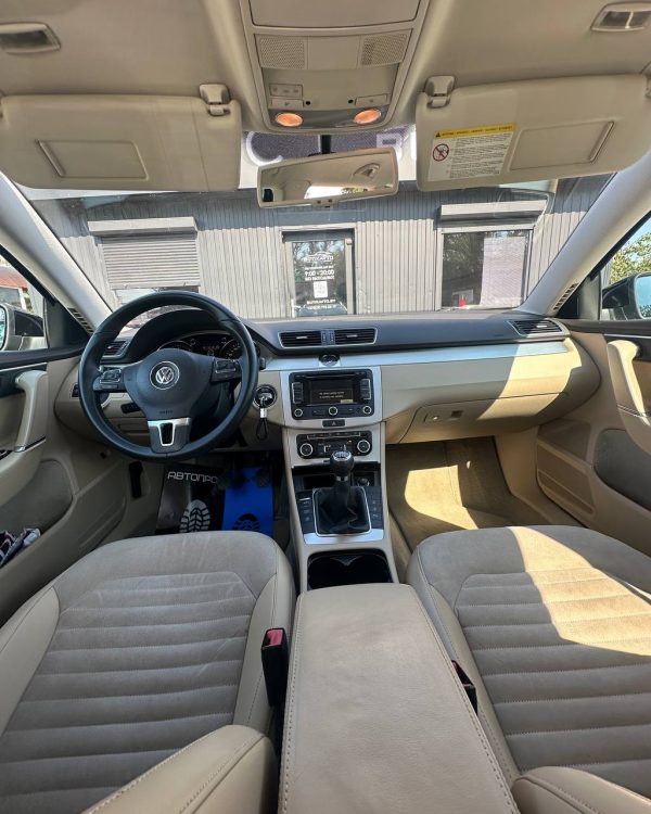 Volkswagen Passat B7 - Image 9