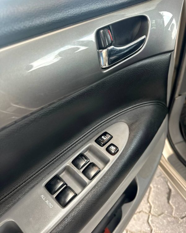 Toyota Avensis Verso I - Image 9