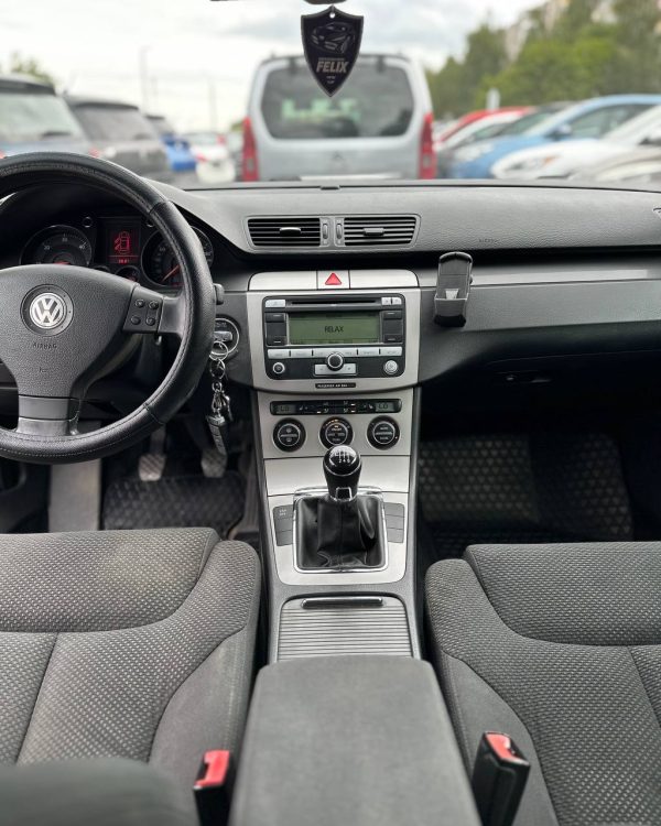 Volkswagen Passat B6 - Image 10