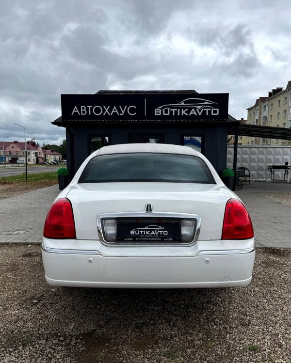 Lincoln Town Car III · Рестайлинг - Image 5