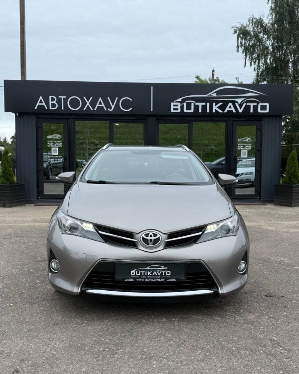 Toyota Auris II (E180) - Image 2