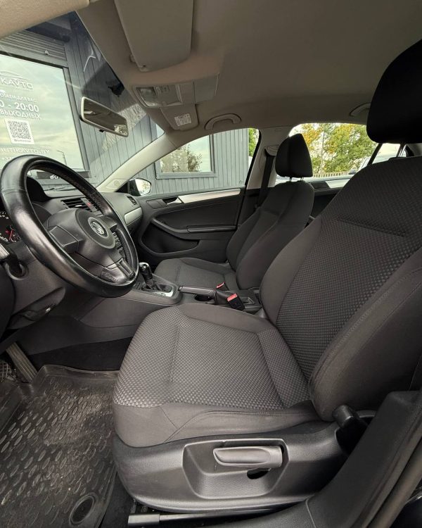 Volkswagen Jetta VI - Image 7