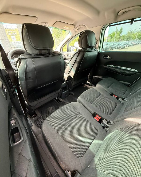 PEUGEOT 5008 - Image 10