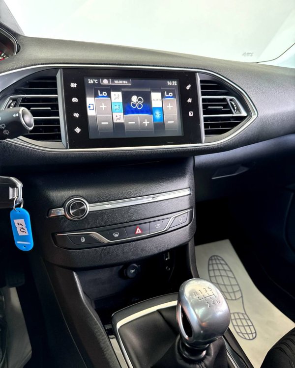Peugeot 308 T9 - Image 13