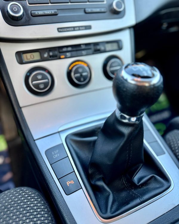 Volkswagen Passat B6 - Image 17