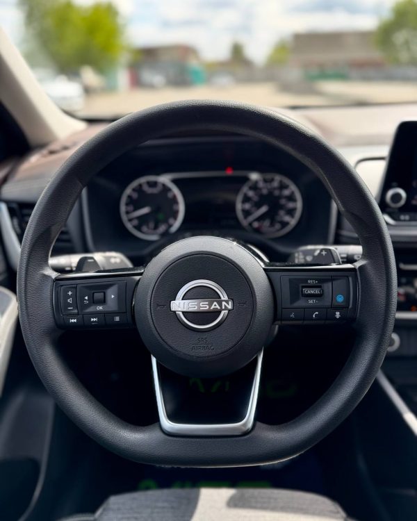 Nissan Rogue III - Image 15
