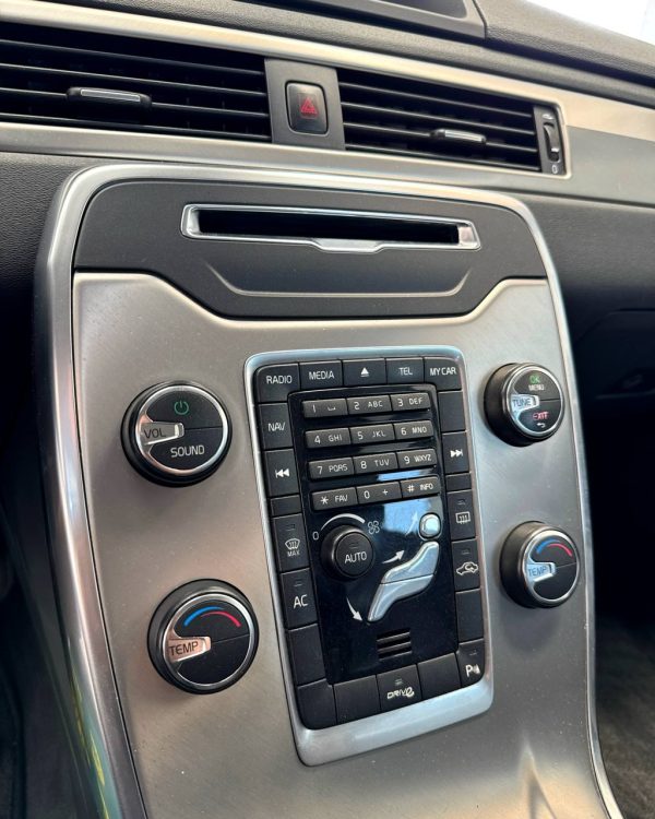 Volvo V70 III - Image 12