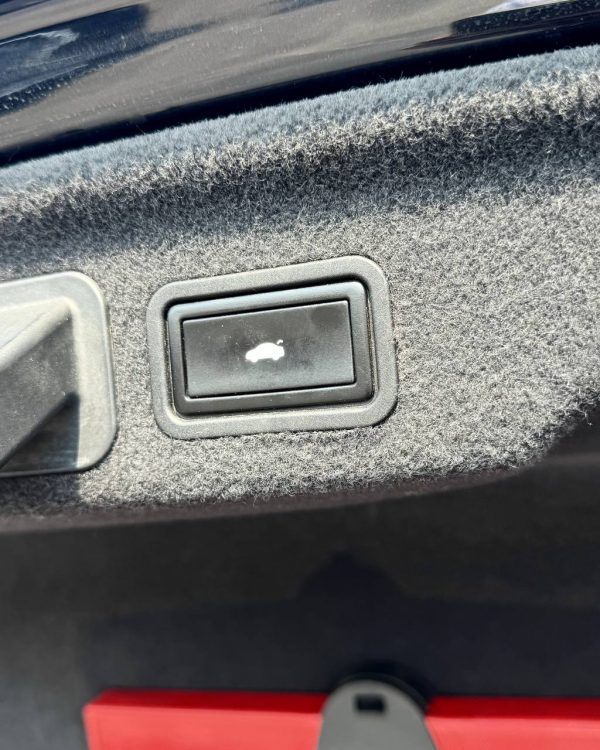 Audi A8 D4 - Image 16