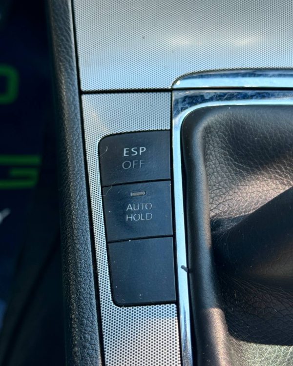 Volkswagen Passat B6 - Image 18