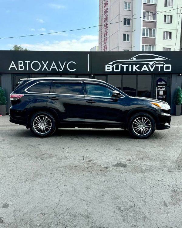 Toyota Highlander III (XU50) - Image 8