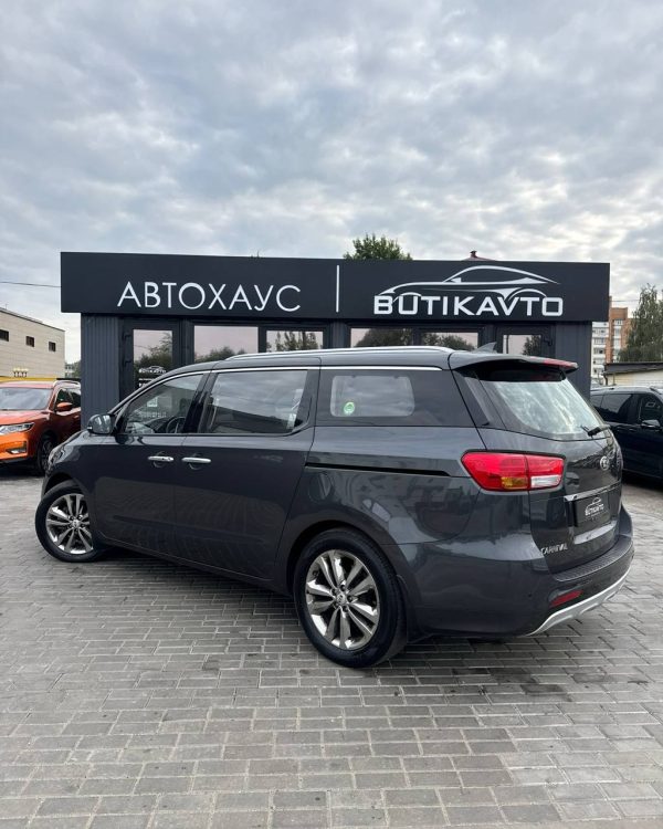 Kia Carnival III - Image 4