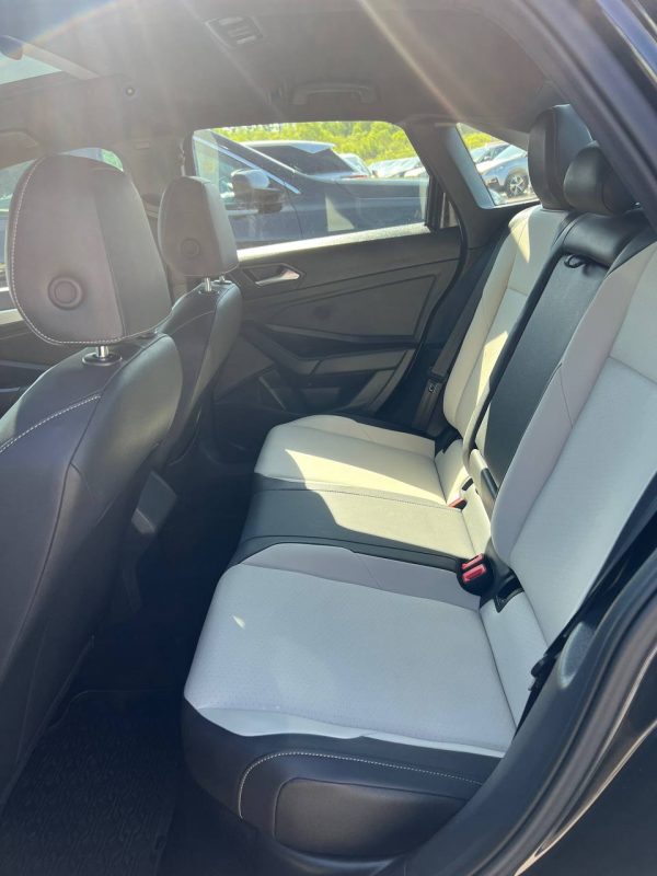 Volkswagen Jetta - Image 14