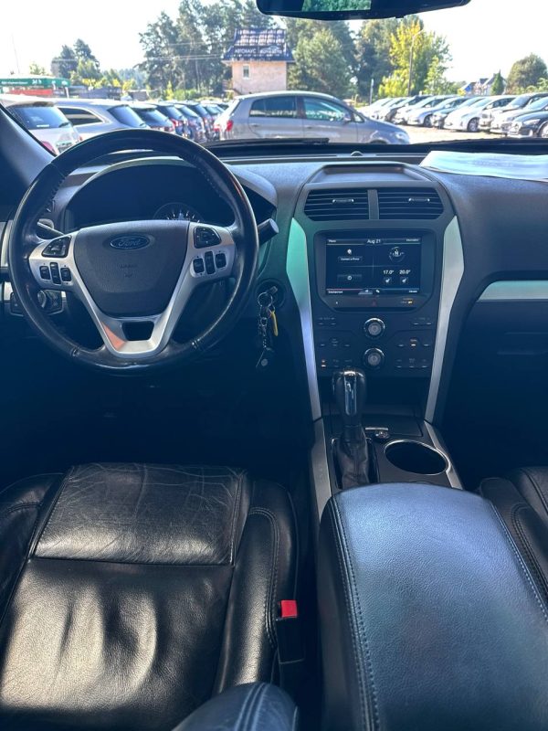 Ford Explorer V - Image 12