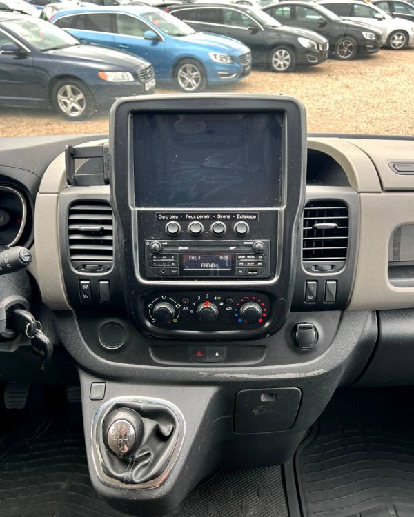 Renault Trafic III - Image 12