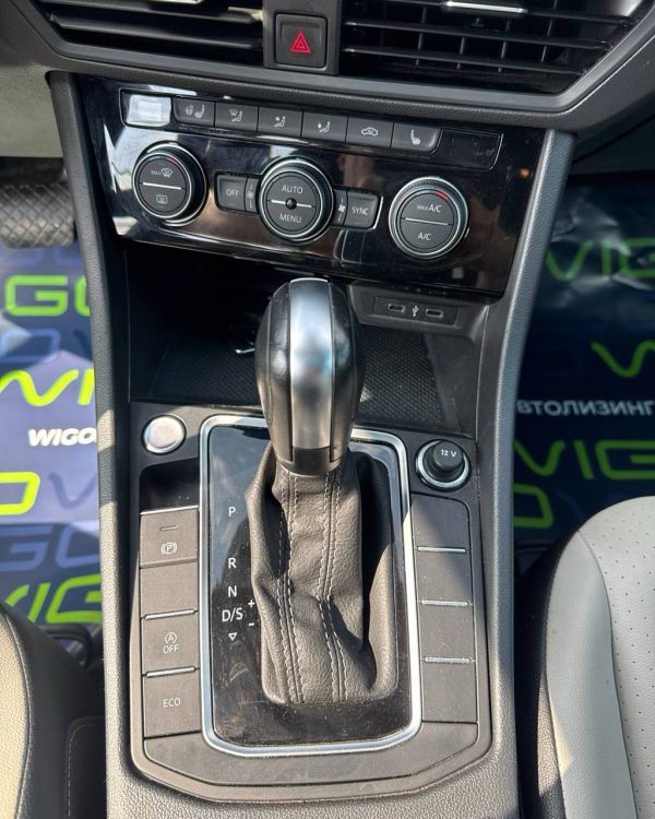 Volkswagen Jetta VII - Image 18