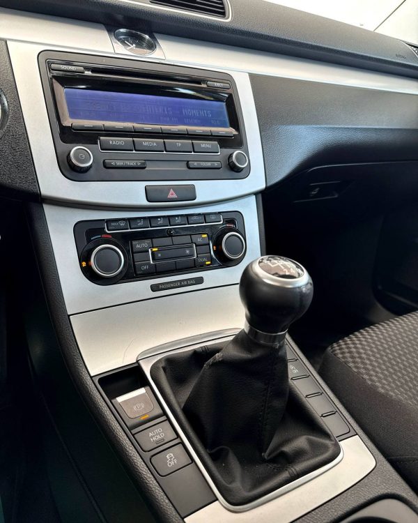 Volkswagen Passat B7 - Image 13