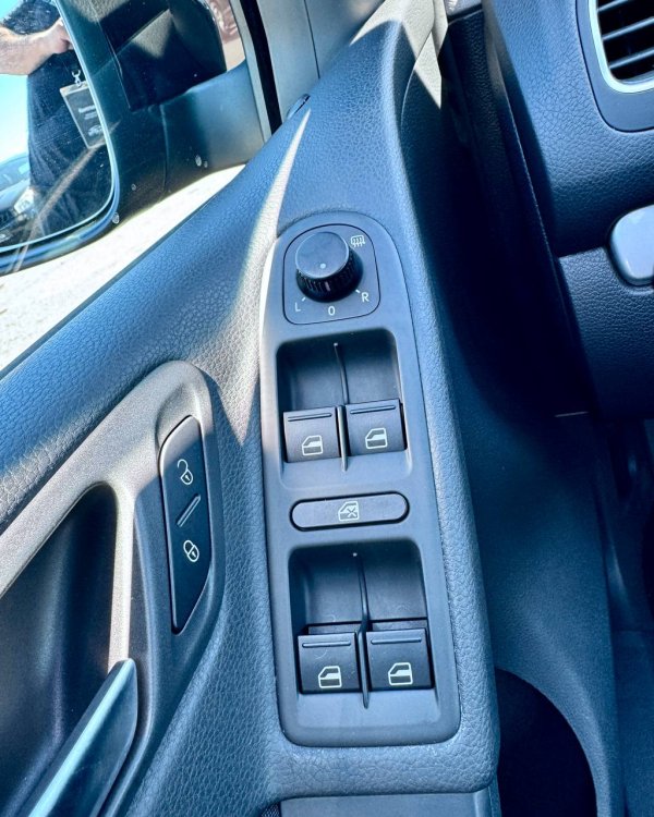 Volkswagen Golf VI - Image 17