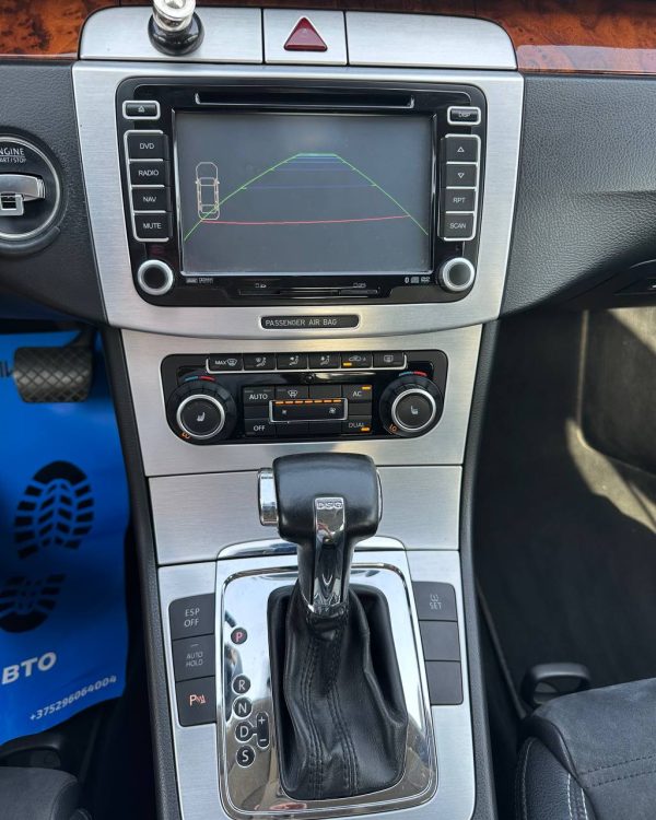 VOLKSWAGEN PASSAT CC - Image 10