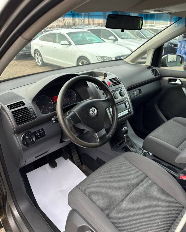 VOLKSWAGEN TOURAN - Image 10