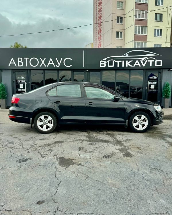 Volkswagen Jetta VI - Image 8