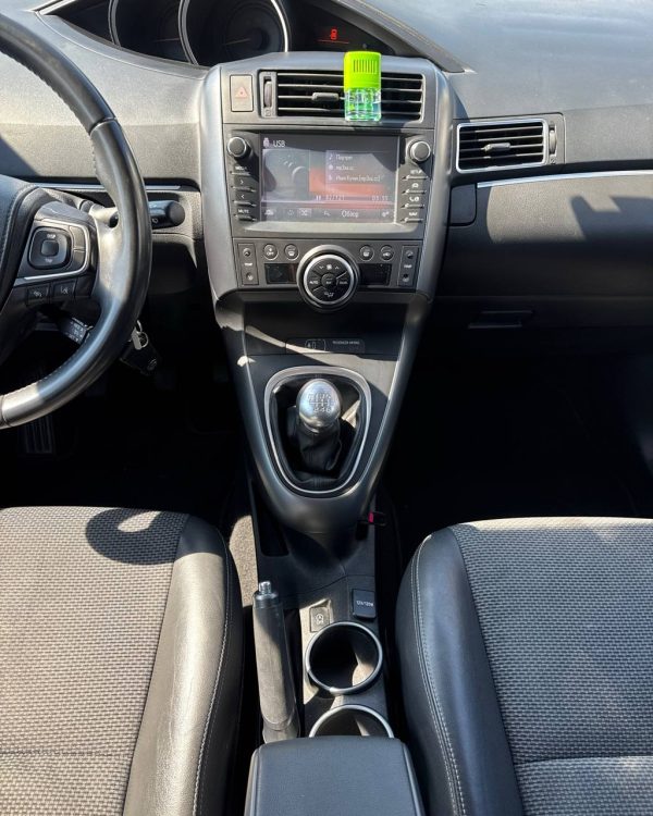 Toyota Verso I · Рестайлинг - Image 17