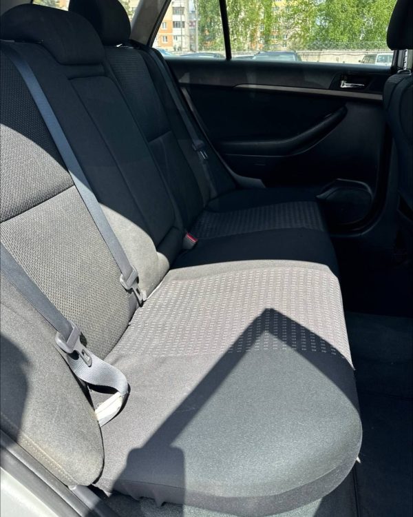 TOYOTA AVENSIS - Image 11