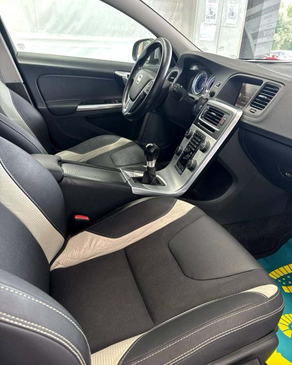 Volvo V60 I - Image 12