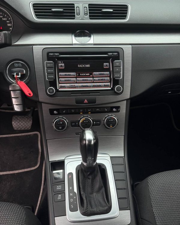 Volkswagen Passat B7 - Image 10