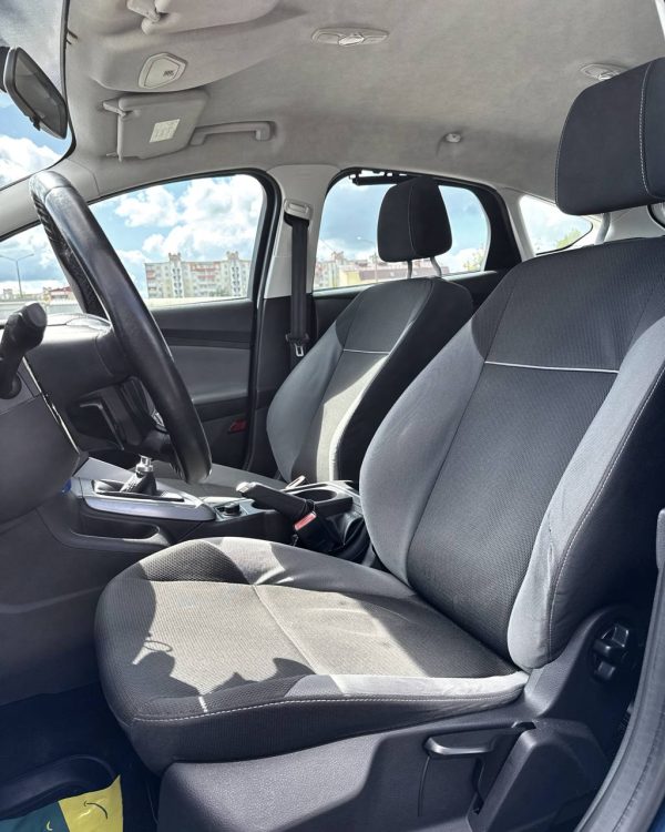 Ford Focus - Image 10