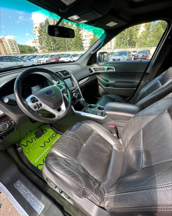 Ford Explorer V - Image 8