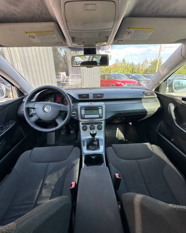 Volkswagen Passat B6 - Image 9