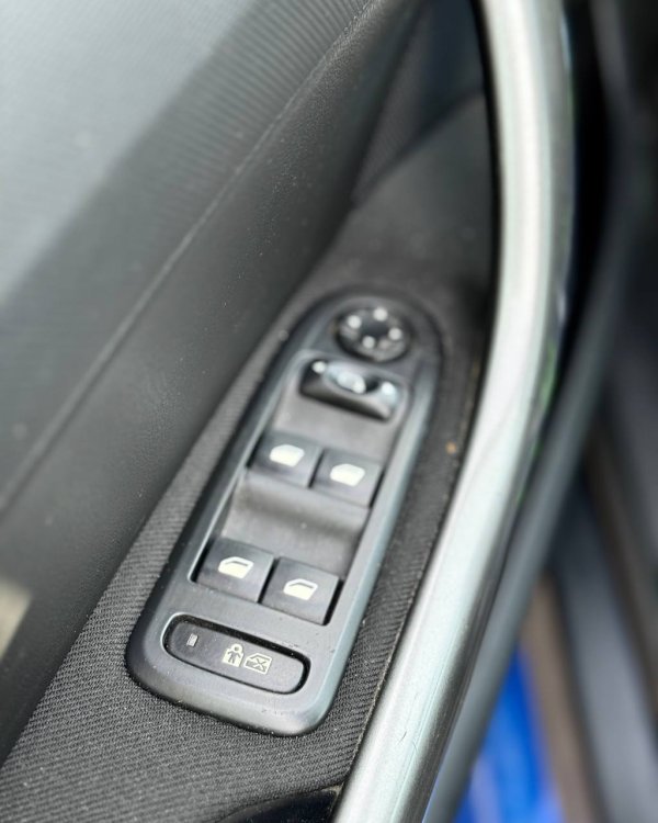 Peugeot 308 T7 - Image 18