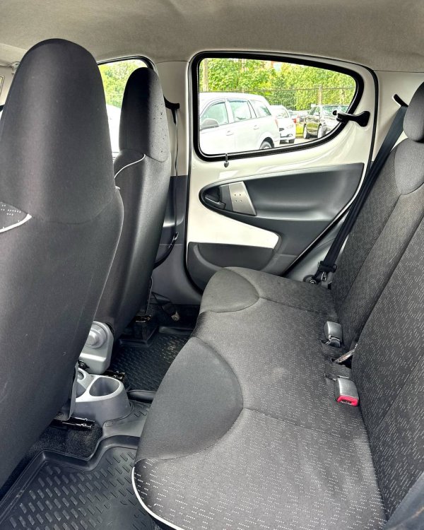 Peugeot 107 I · Рестайлинг - Image 12