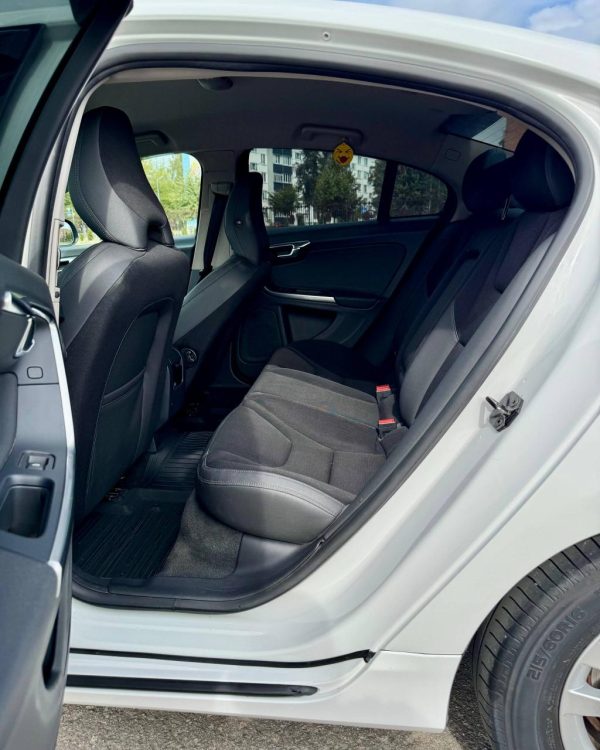 Volvo S60 II - Image 11