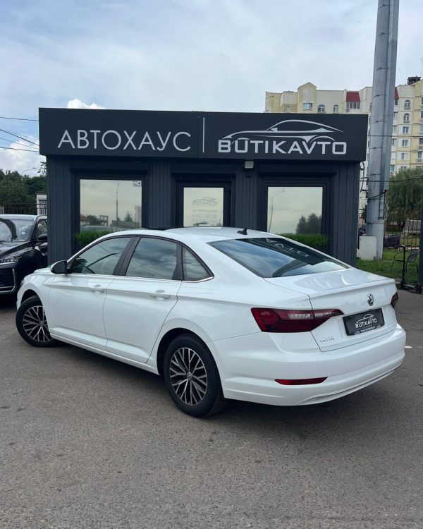 Volkswagen Jetta VII - Image 4