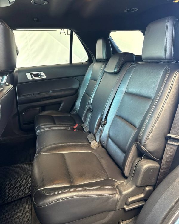 Ford Explorer V - Image 13