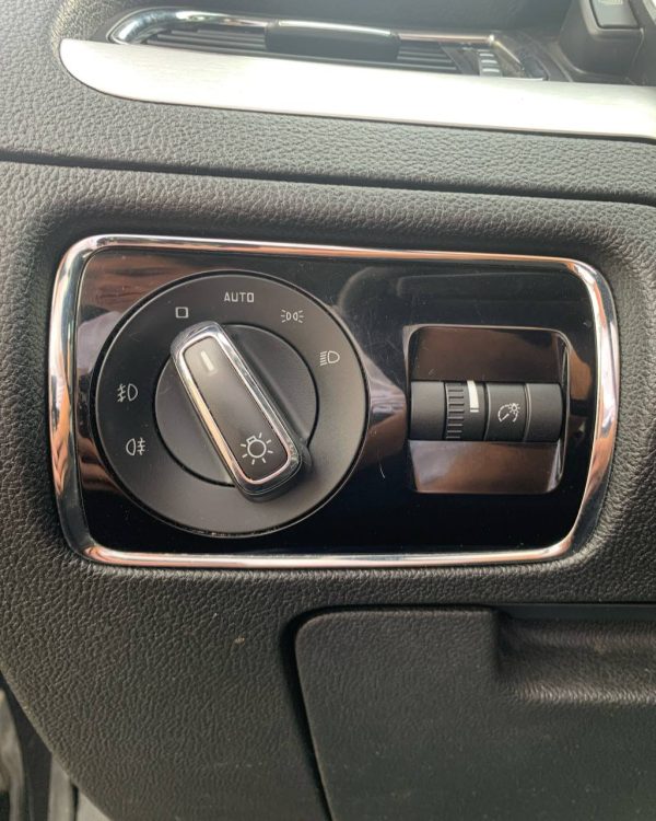 SKODA SUPERB - Image 19