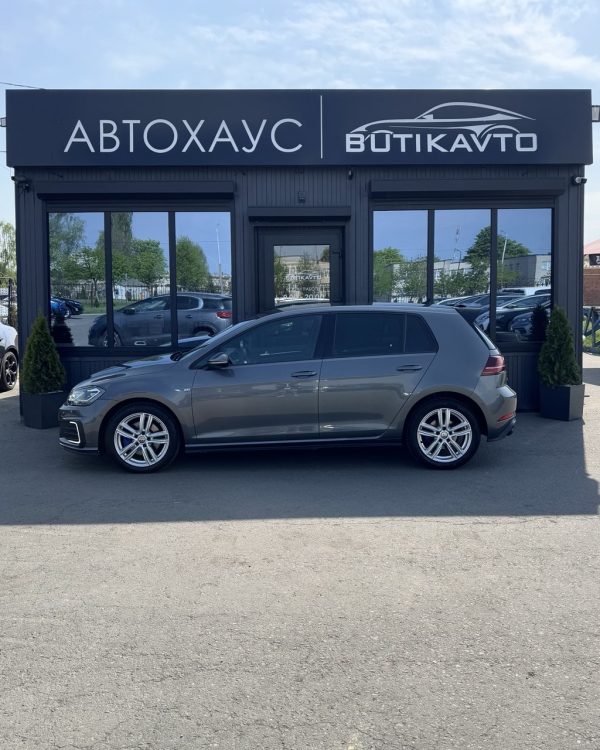 VOLKSWAGEN GOLF GTE - Image 4