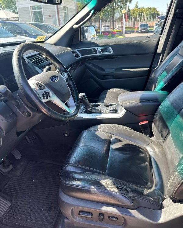 Ford Explorer V - Image 10