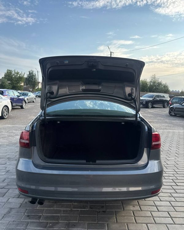 Volkswagen Jetta VI · Рестайлинг - Image 12