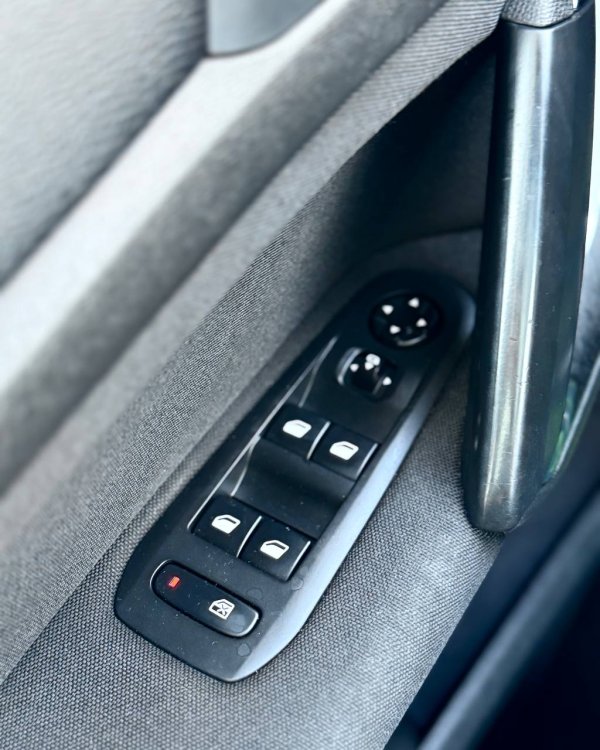 Peugeot 308 T9 - Image 18
